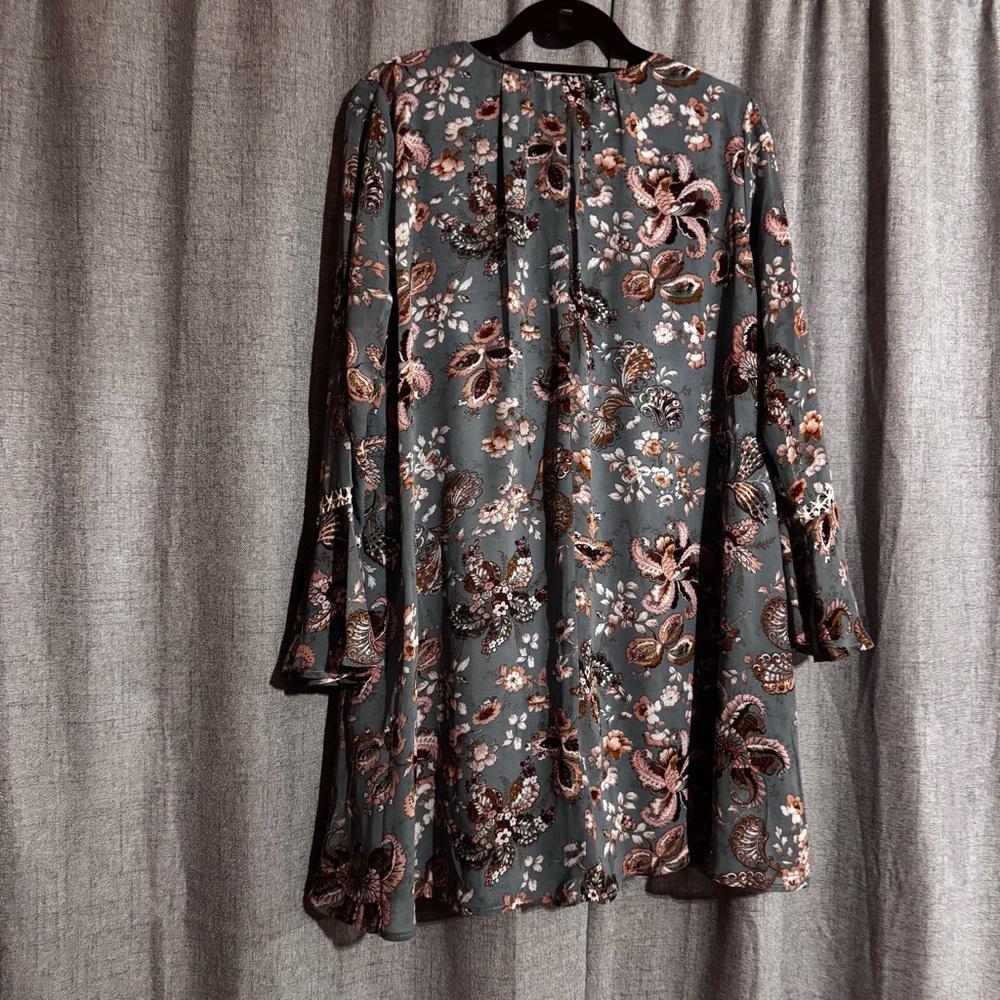 Entro Boho Floral Dress Size S NWT Bell Sleeve V Neck Crochet Trim - Picture 8 of 11